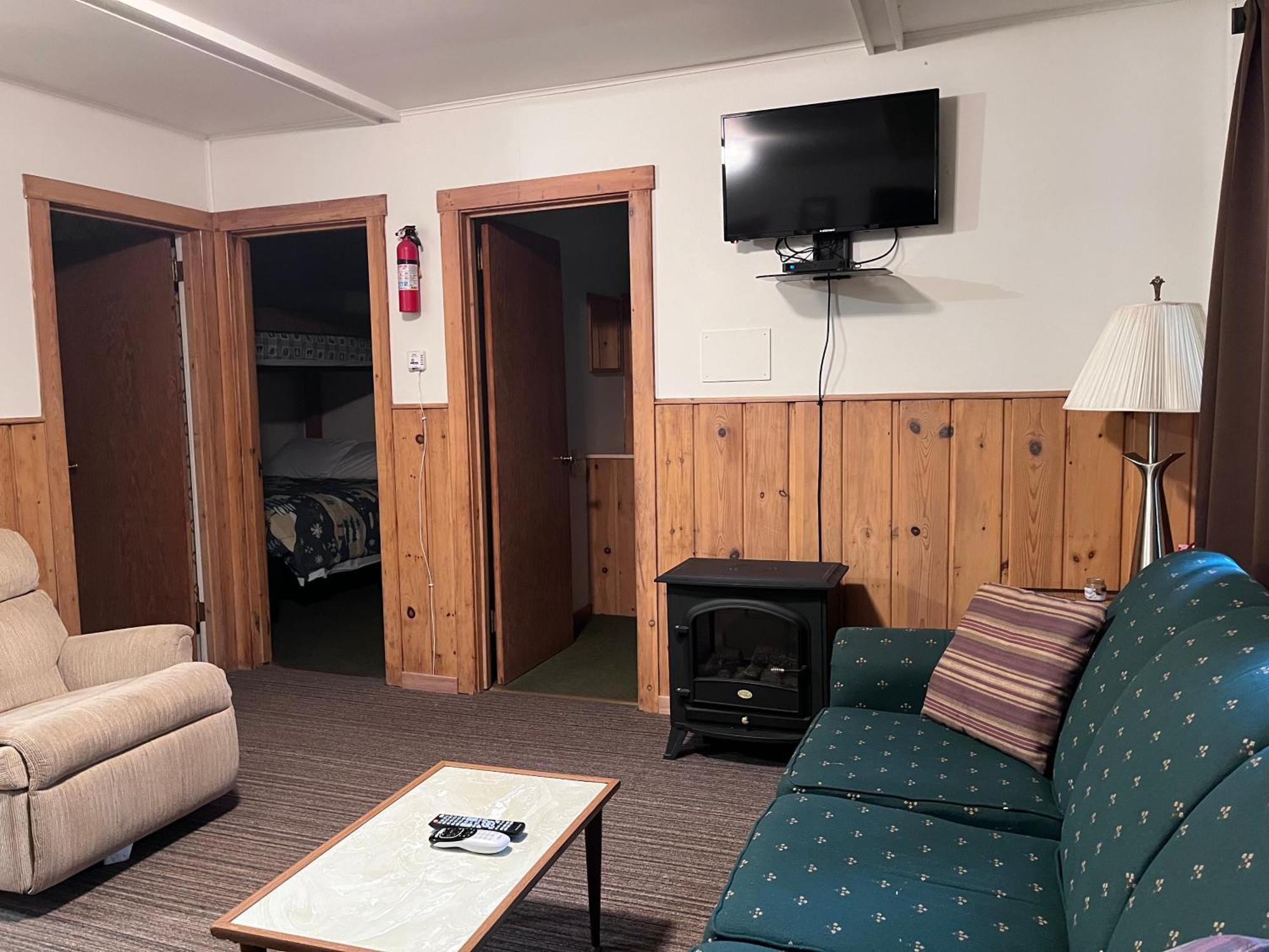 Musky Joe'S Twin Pines Resort New Post Εξωτερικό φωτογραφία